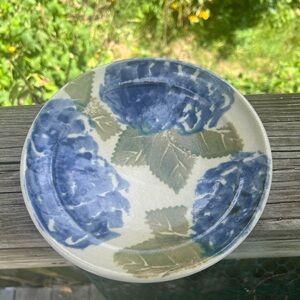 Cape Cod Chatham Pottery Hydrangea Plate 8” Width X 1.5” Height